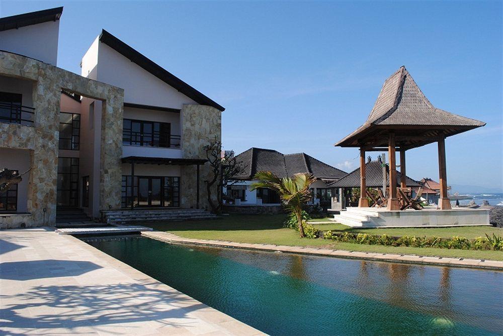 Suarti Resort, Villas & Gallery Ketewel Exterior foto