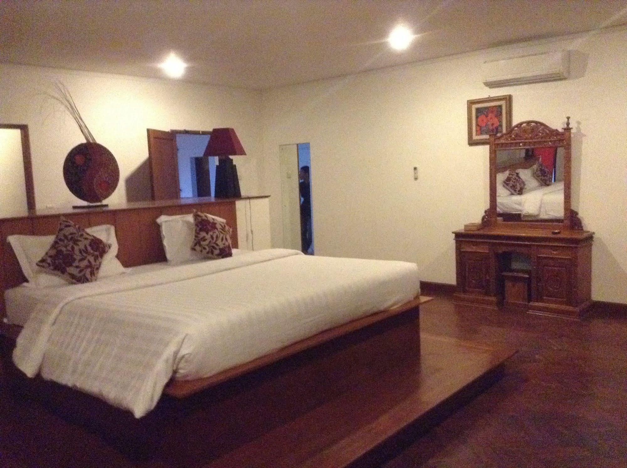 Suarti Resort, Villas & Gallery Ketewel Exterior foto