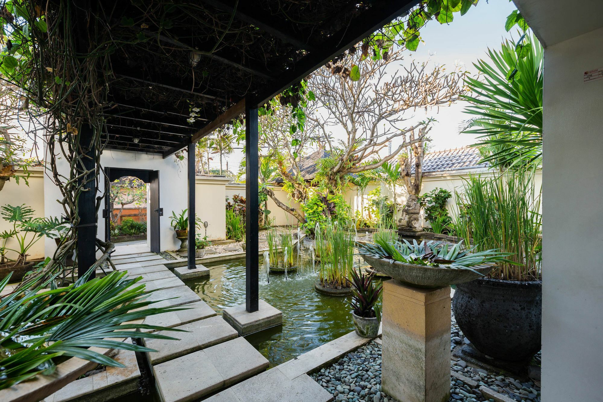 Suarti Resort, Villas & Gallery Ketewel Exterior foto