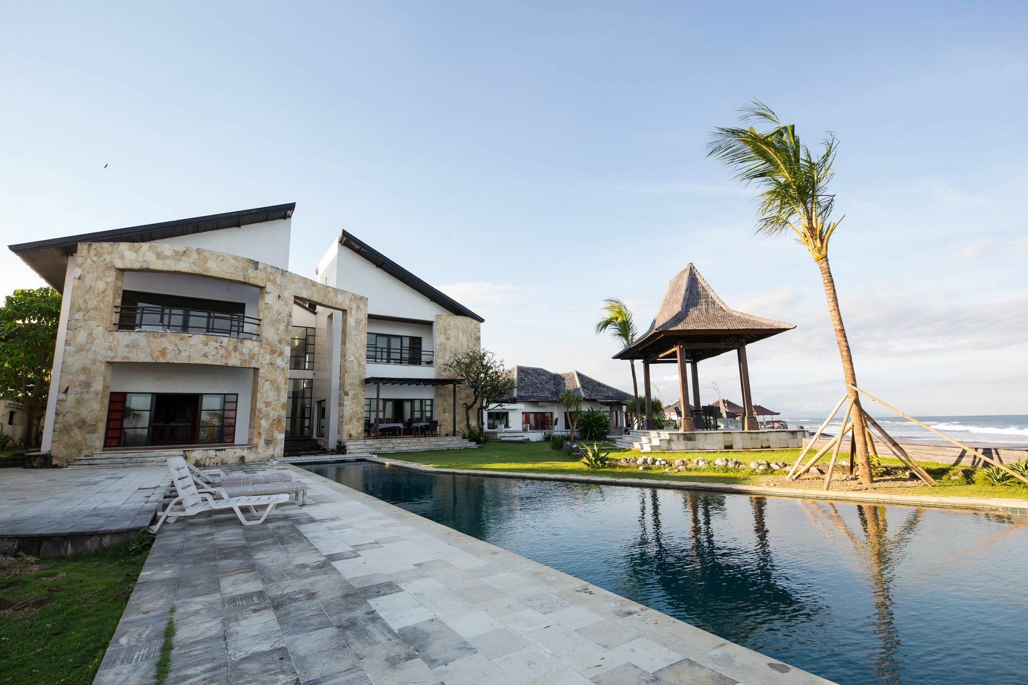 Suarti Resort, Villas & Gallery Ketewel Exterior foto